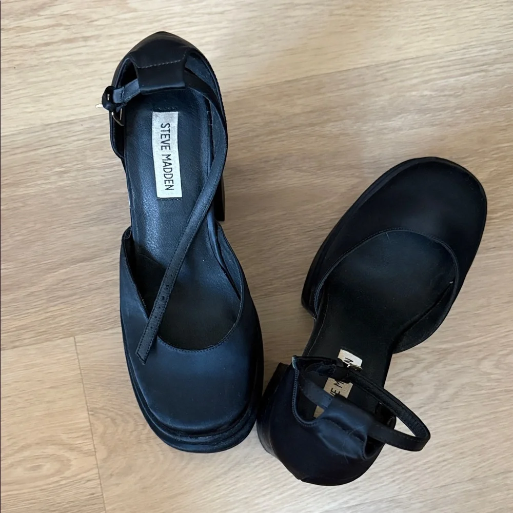 Steve Madden Black Platform Pumps - Picture 2 of 5